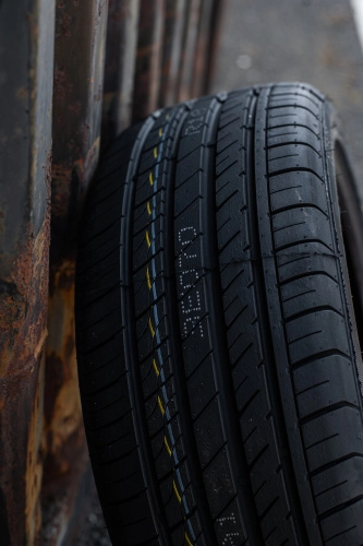 фото протектора и шины ULTRA ARZ5 Шина Arivo ULTRA ARZ5 245/45 R19 98W