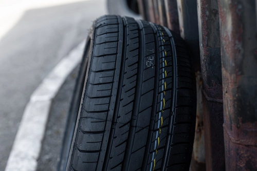 фото протектора и шины ULTRA ARZ5 Шина Arivo ULTRA ARZ5 245/45 R19 98W